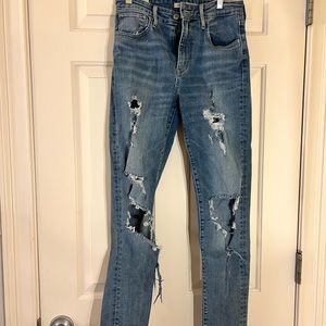 LEVIS DISTRESSED SKINNY JEANS SZ 28.